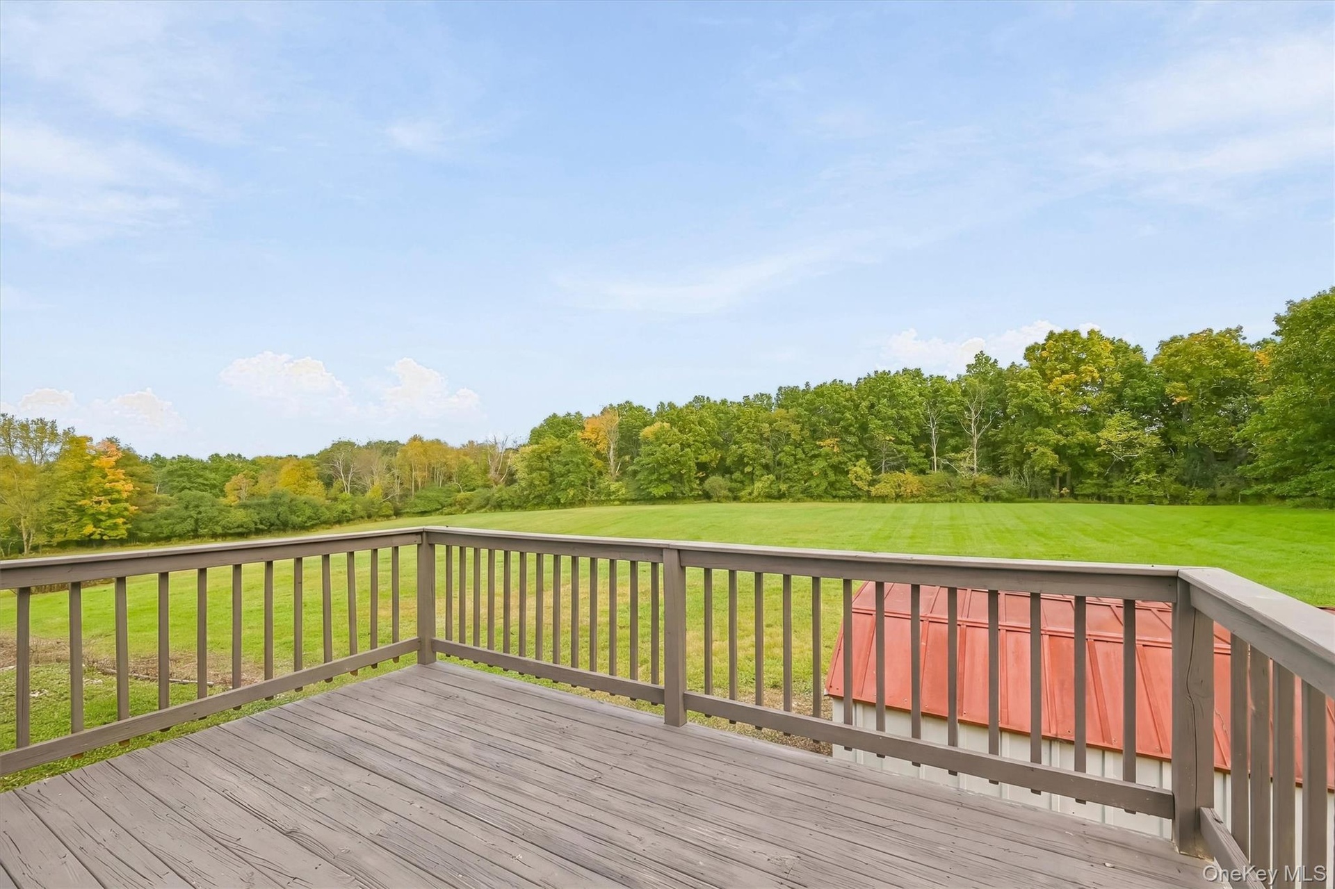This is the kind of backyard view that makes you want to stay outside a little longer.