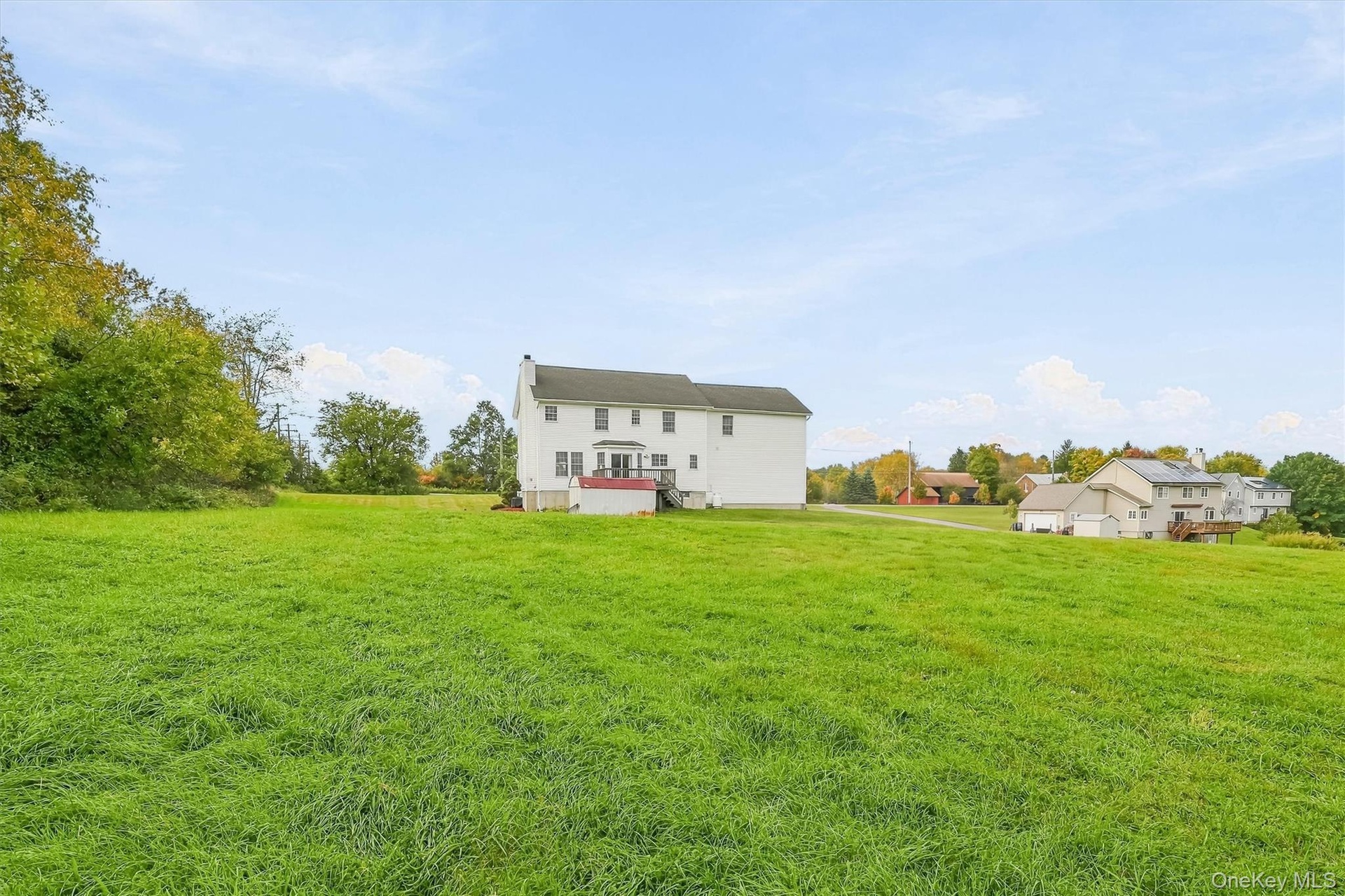 And then there’s the yard—an impressive stretch of open green space that gives the property its unmistakable sense of openness.