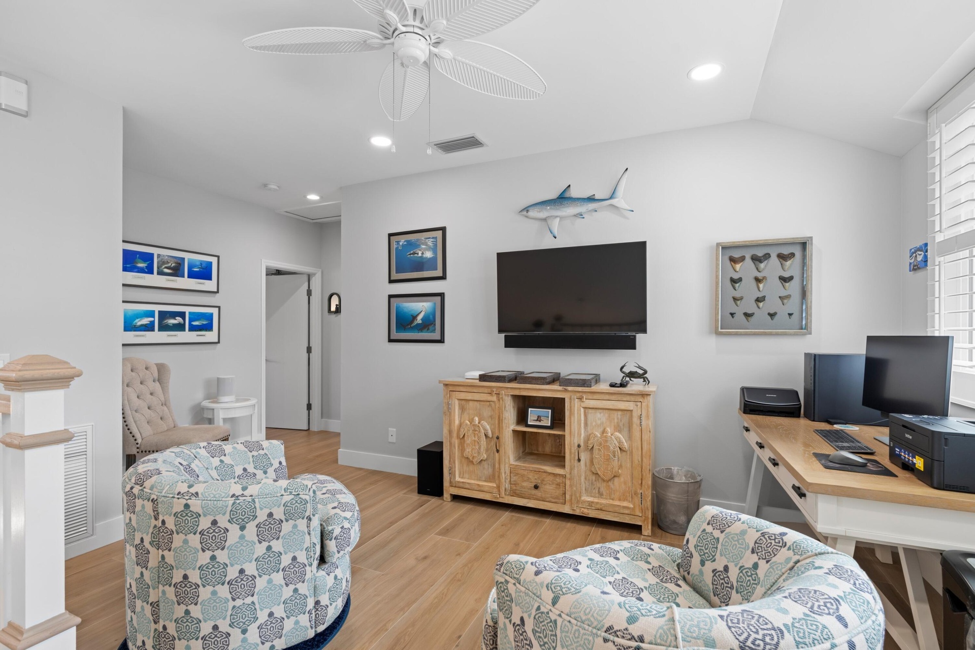 Loft - perfect family room, office space, artist loft, etc