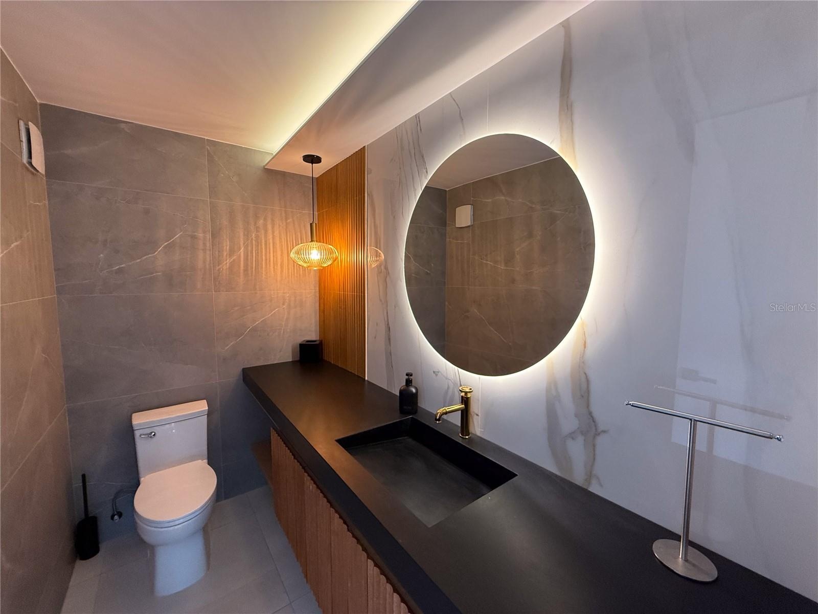 guests half bath