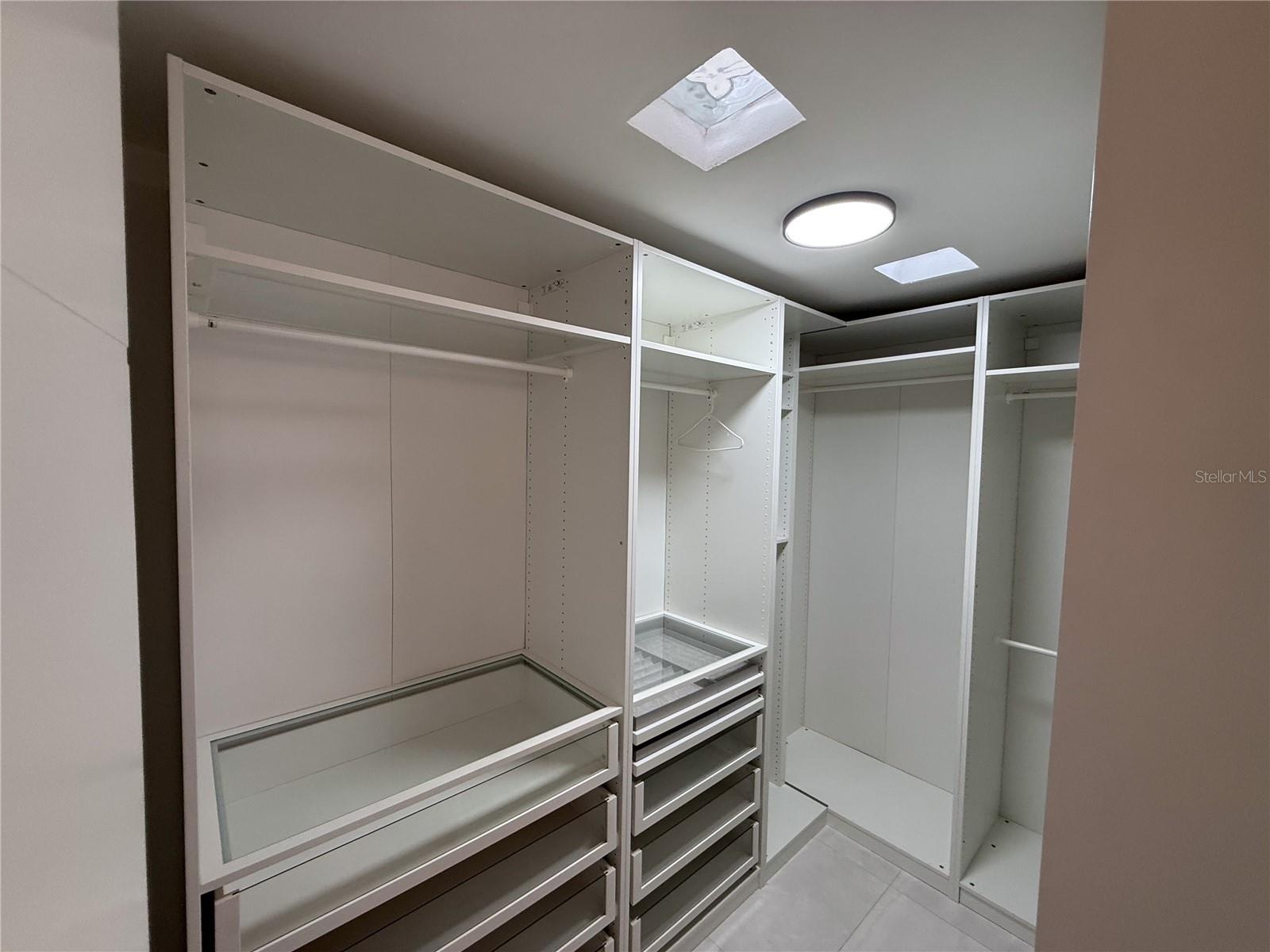walking closet