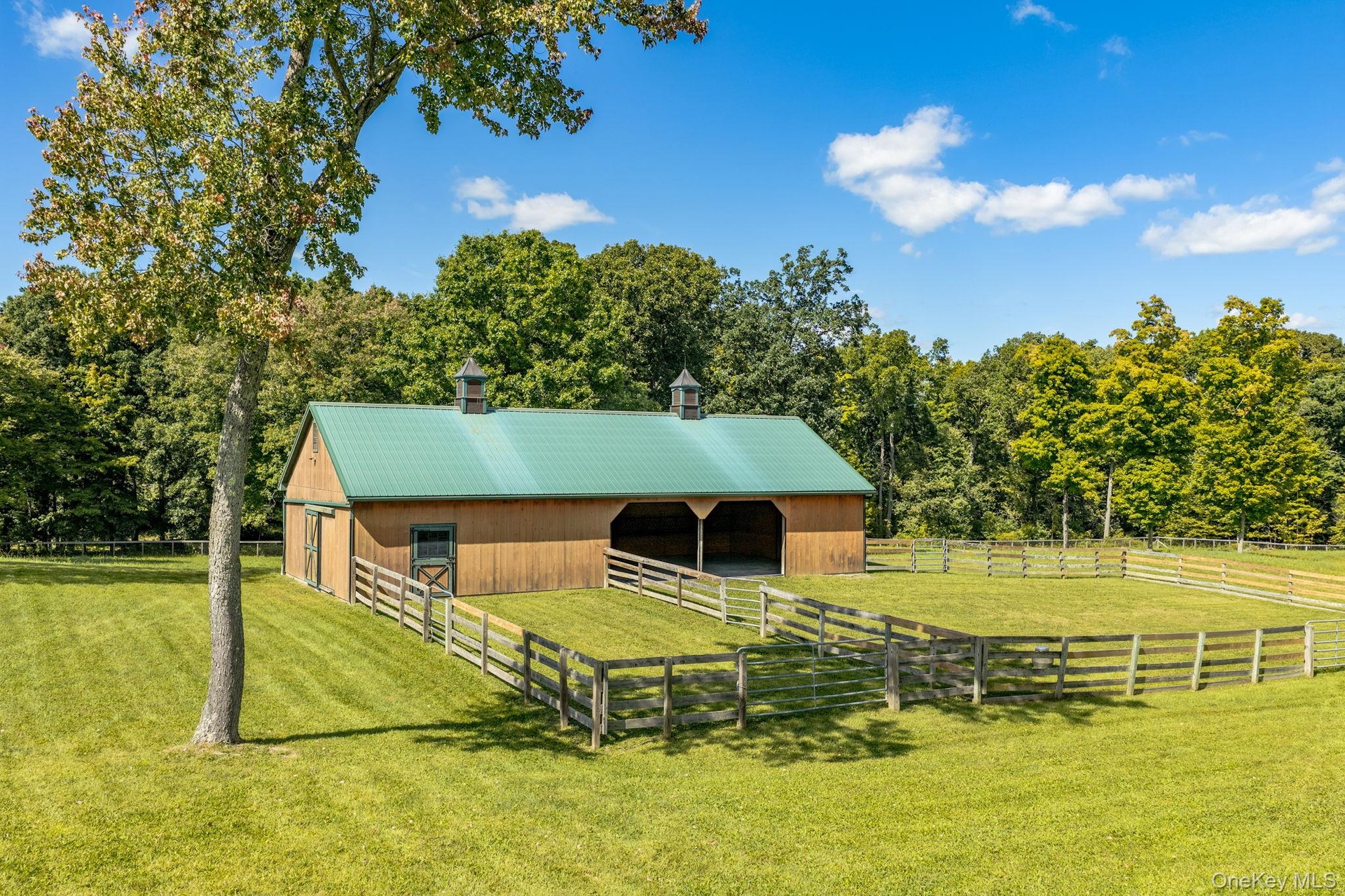 Loafing shed run-in entrance and stall to paddock entrance. Automatic water in both areas.