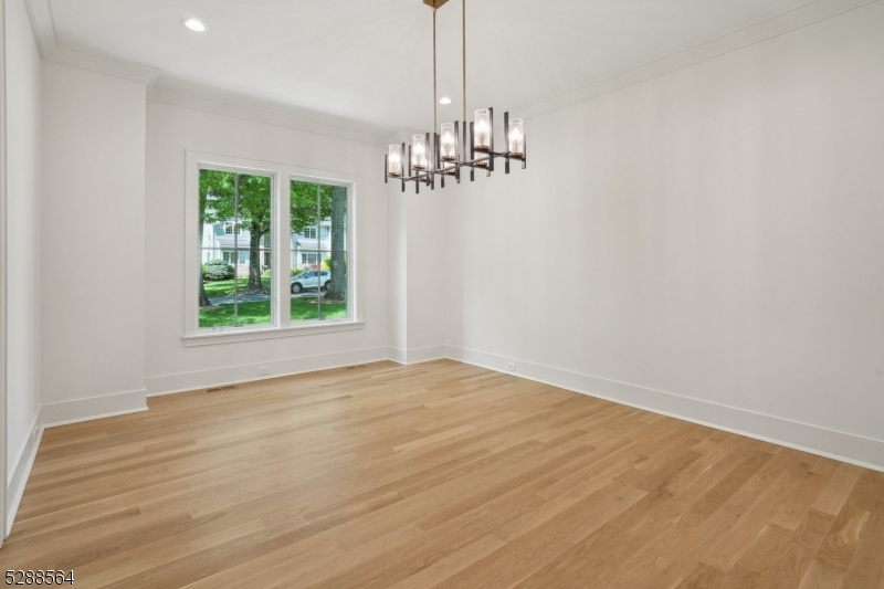 Dining rm