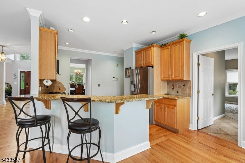 EAT IN KITCHEN