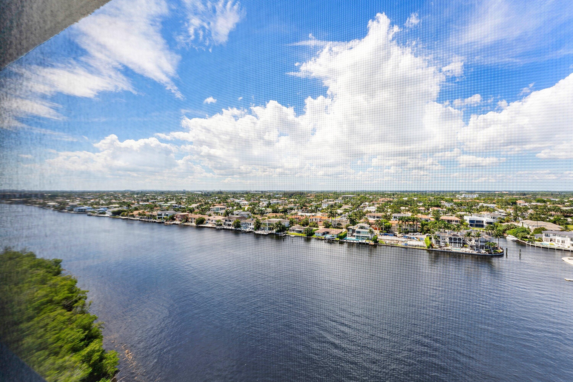 Long magnificent Intracoastal Views!