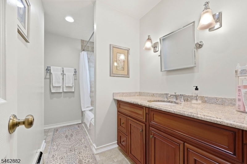 Full Bathroom 2