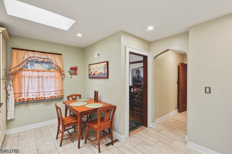 Eat-in Kitchen