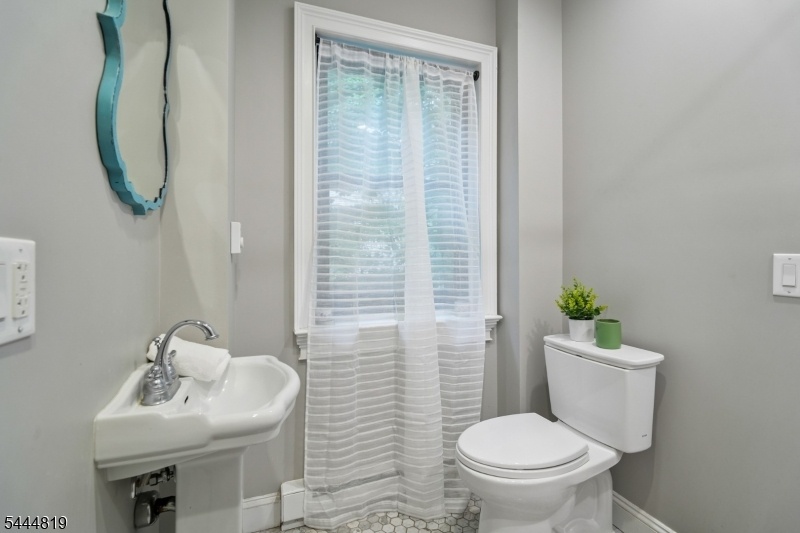 1st Fl Full Bath