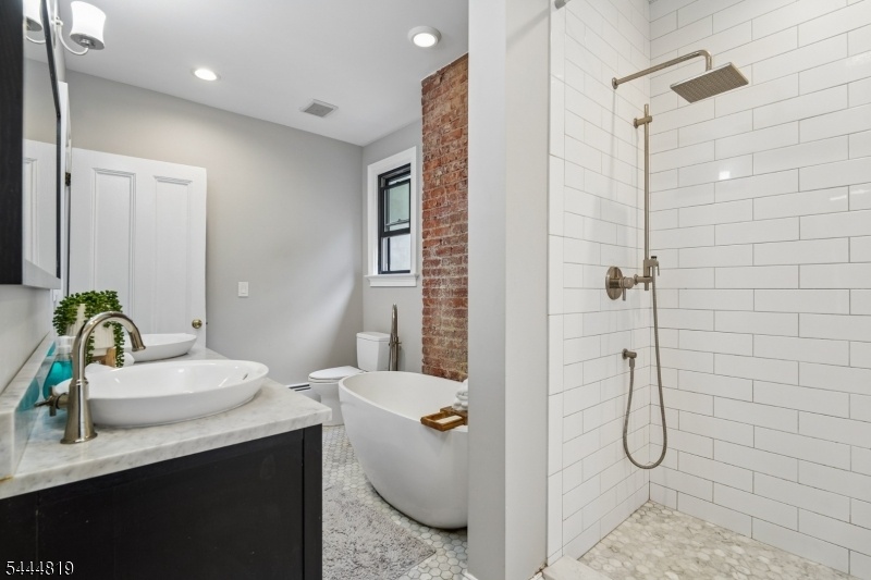 2nd fl Full Bath