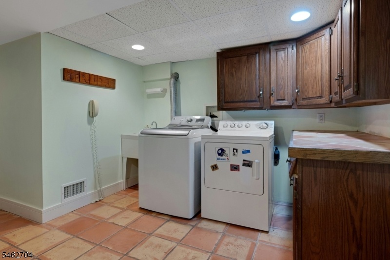 Lower level laundry