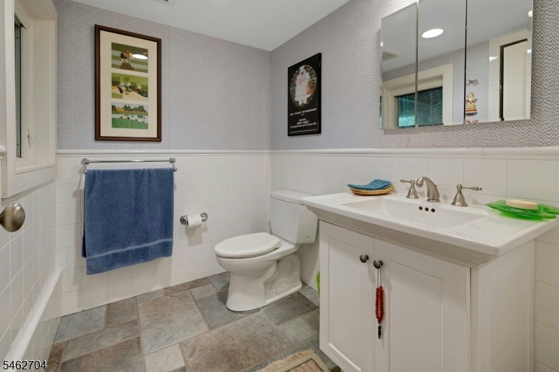 Lower level full bath