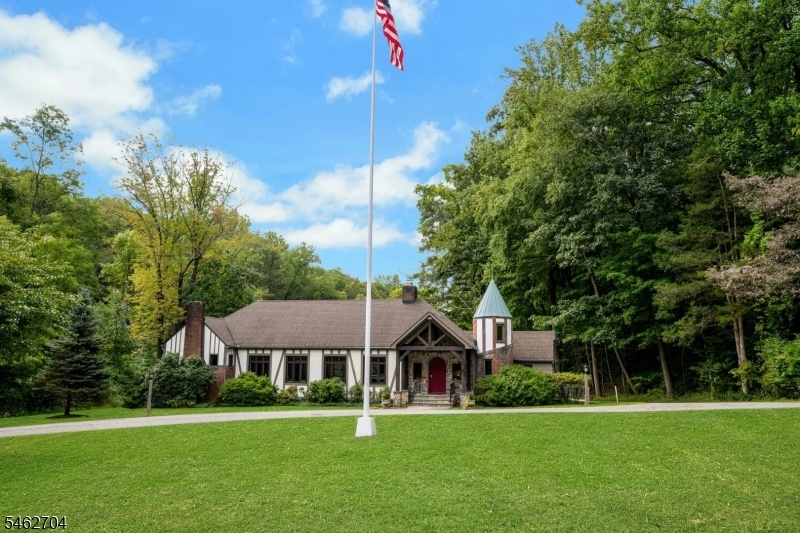 Mt. Kemble lake clubhouse