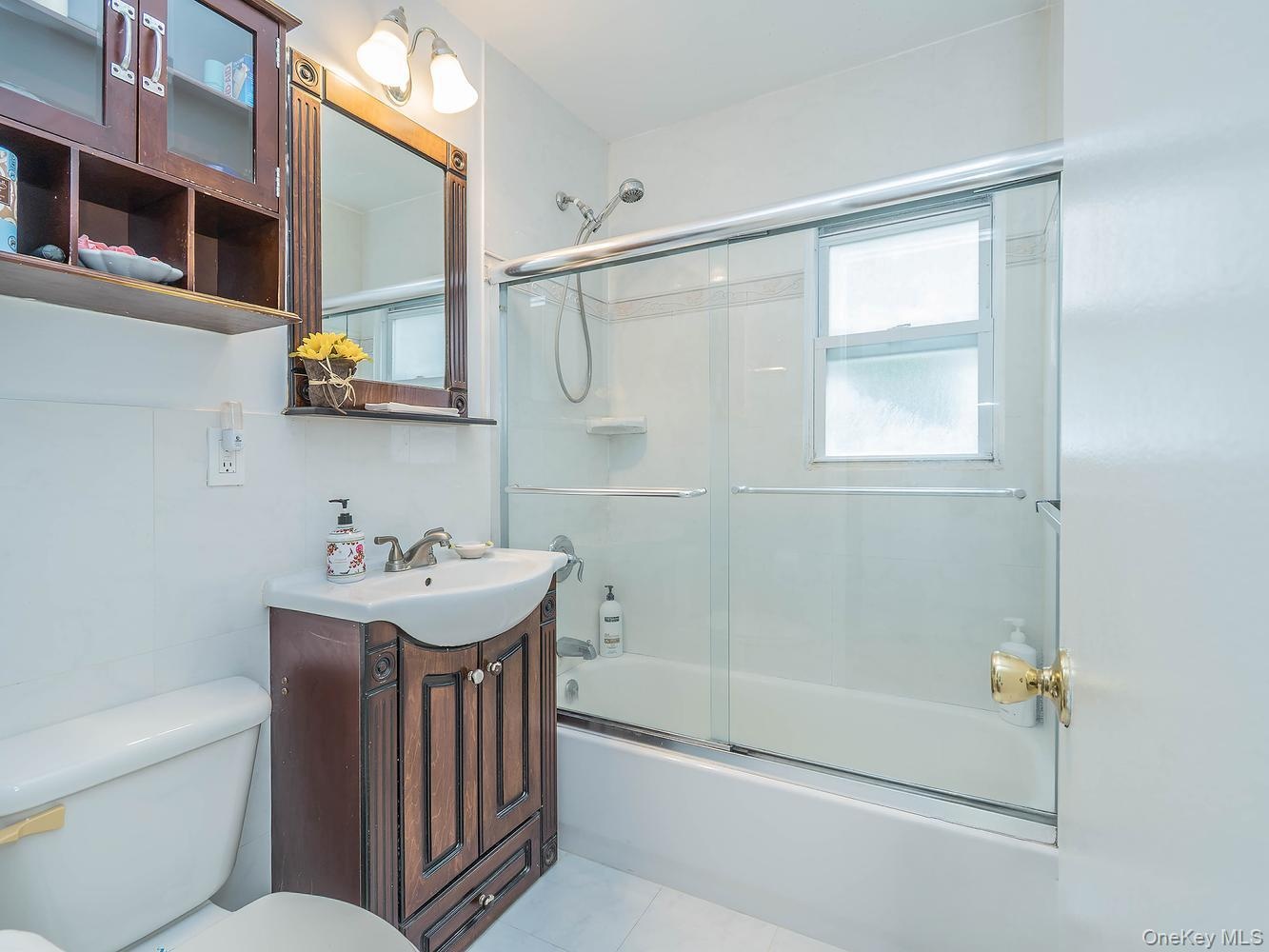 Bathroom-1fl