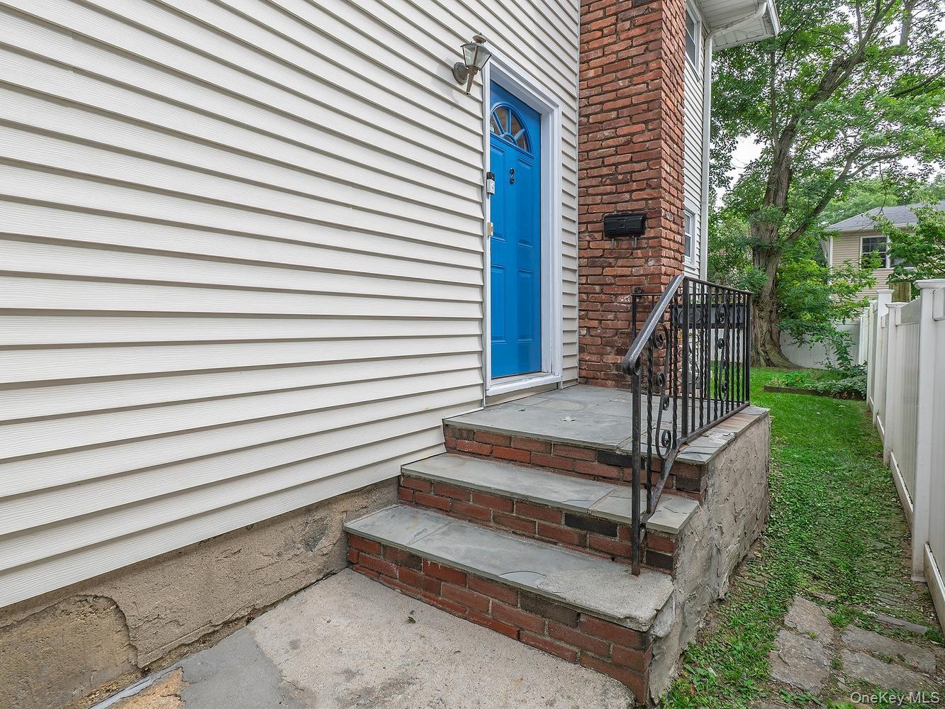 Side entrance for 2fl unit