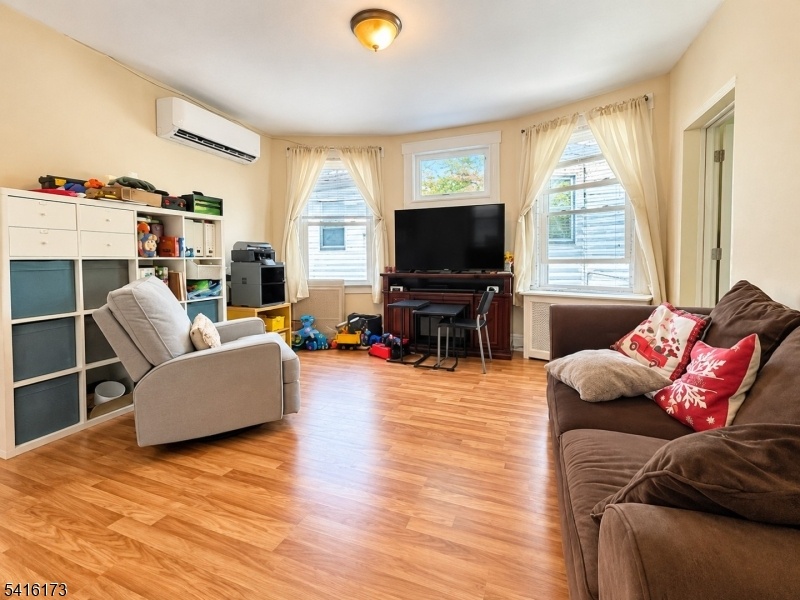 Apt 2- Spacious LRm