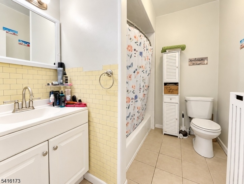 Apt 2 - Full Bathroom