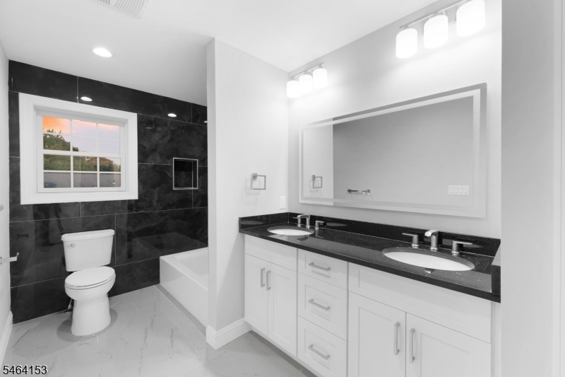 2nd Suite Bath