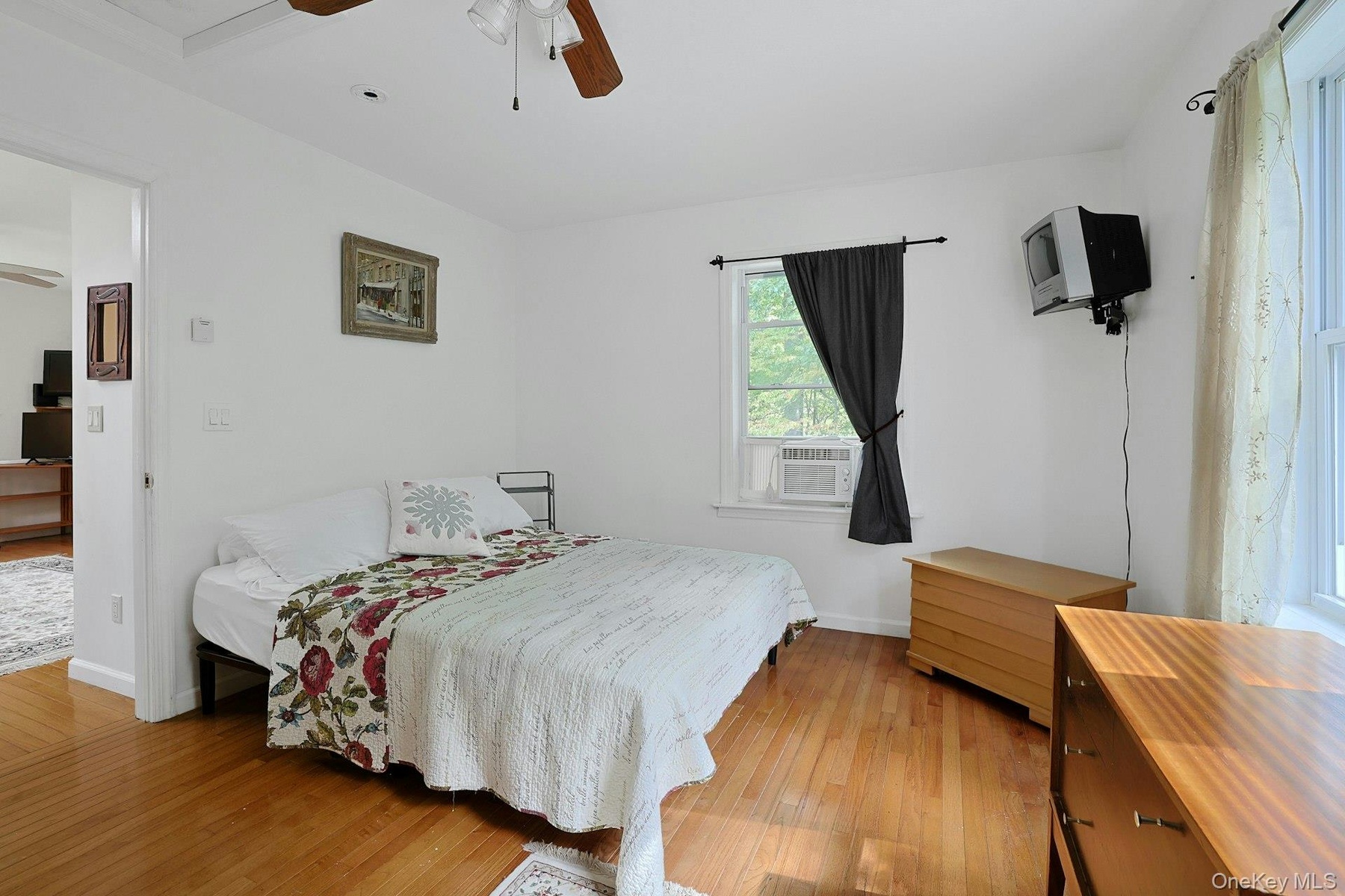 Upstairs bedroom
