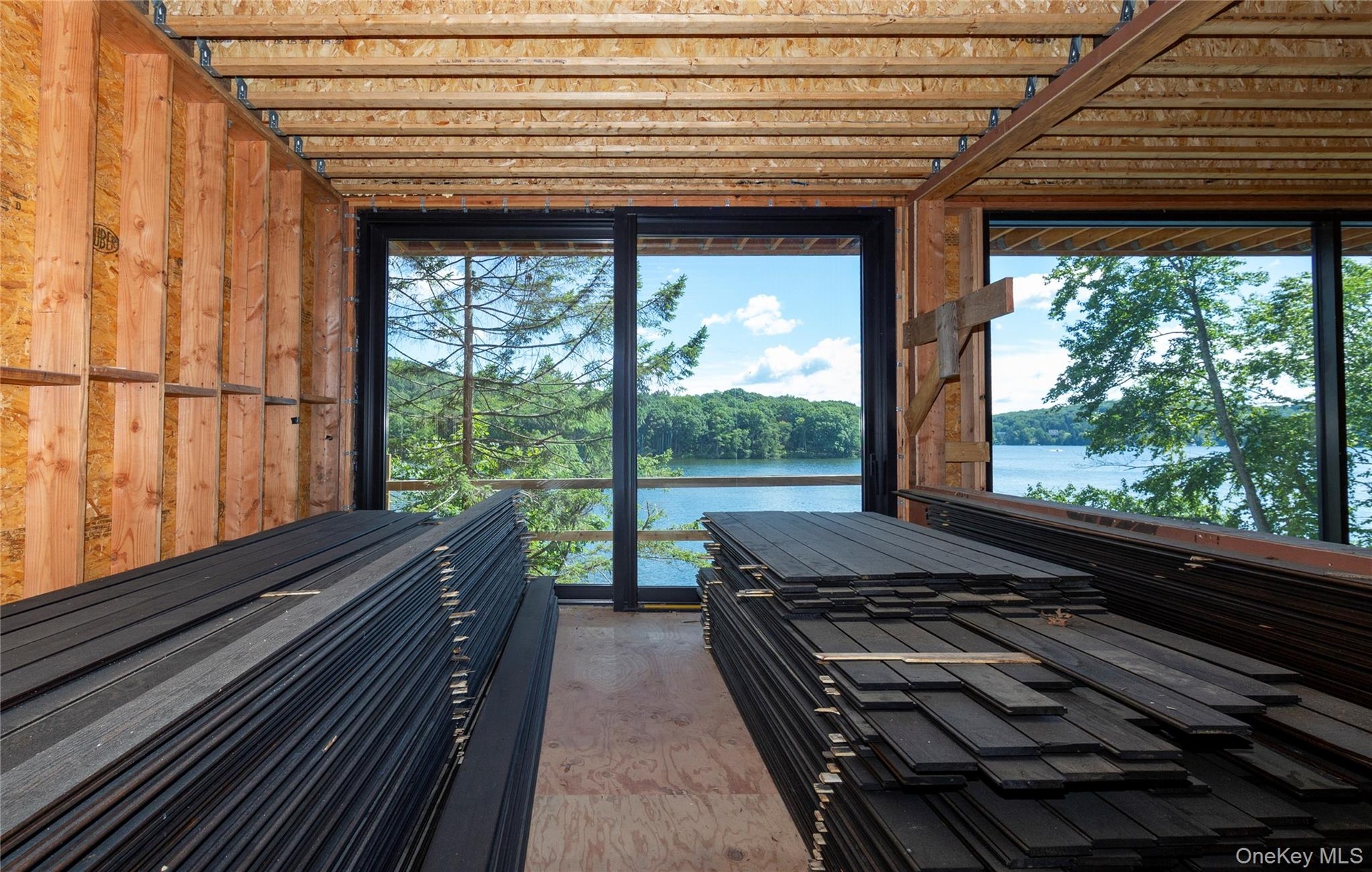 With flexible space that can be tailored to the new owner's needs—guest space, studio, office, library or creative retreat.
