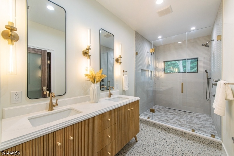 2nd Primary Bath