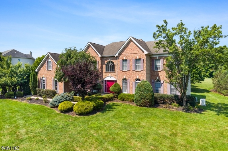 5 BEDS, 6 BATHS