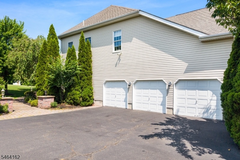 3 CAR GARAGE