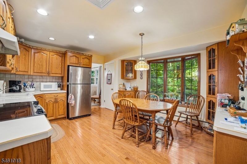 eat in kitchen