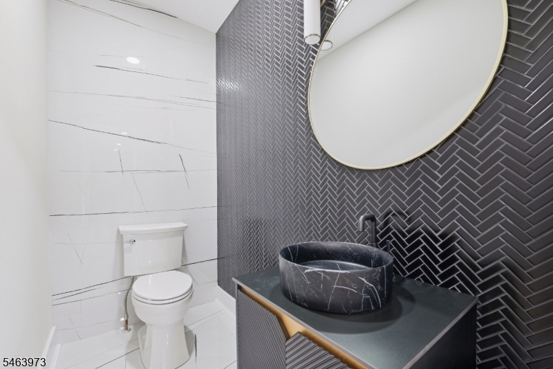 1/2 Bath
