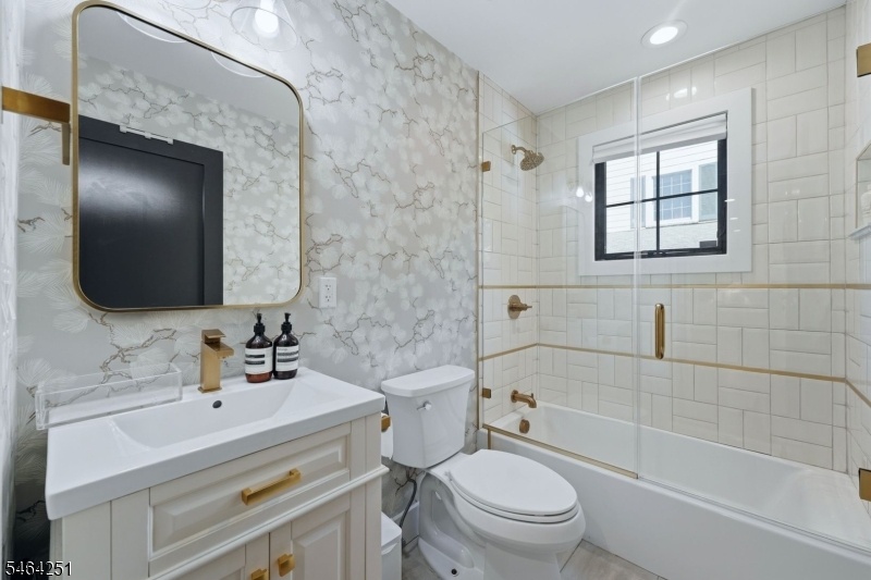 1st Floor Bathroom