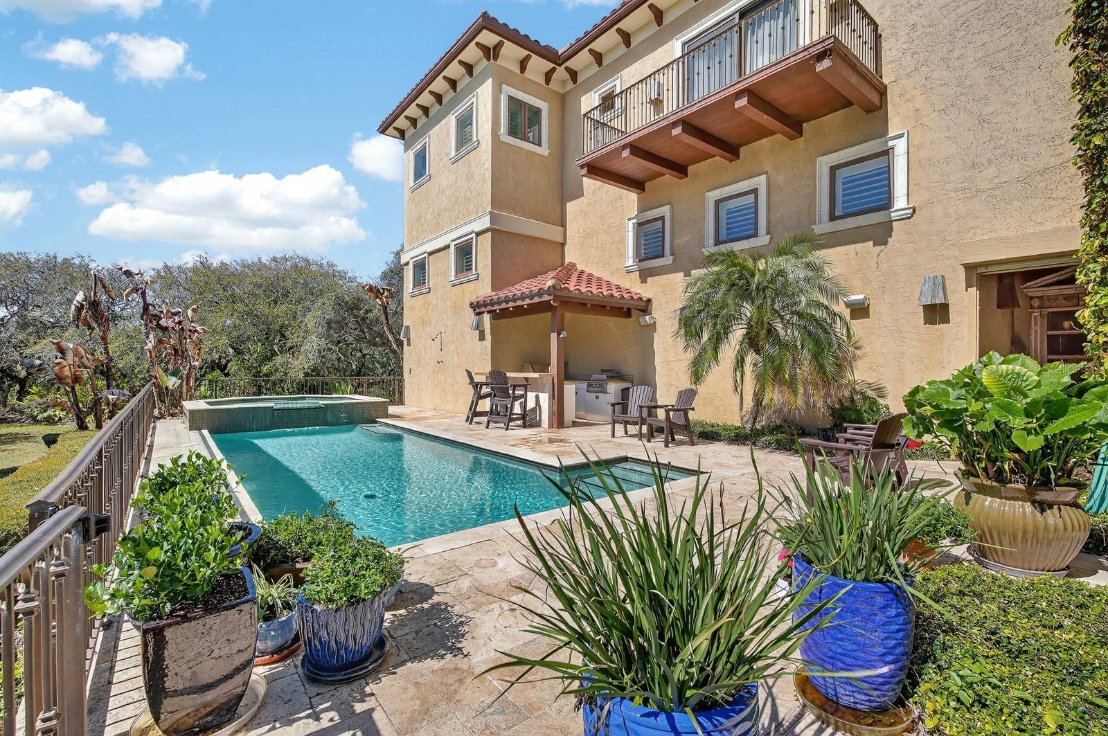 Open Air Saltwater Heated Pool & Spa with Summer Kitchen