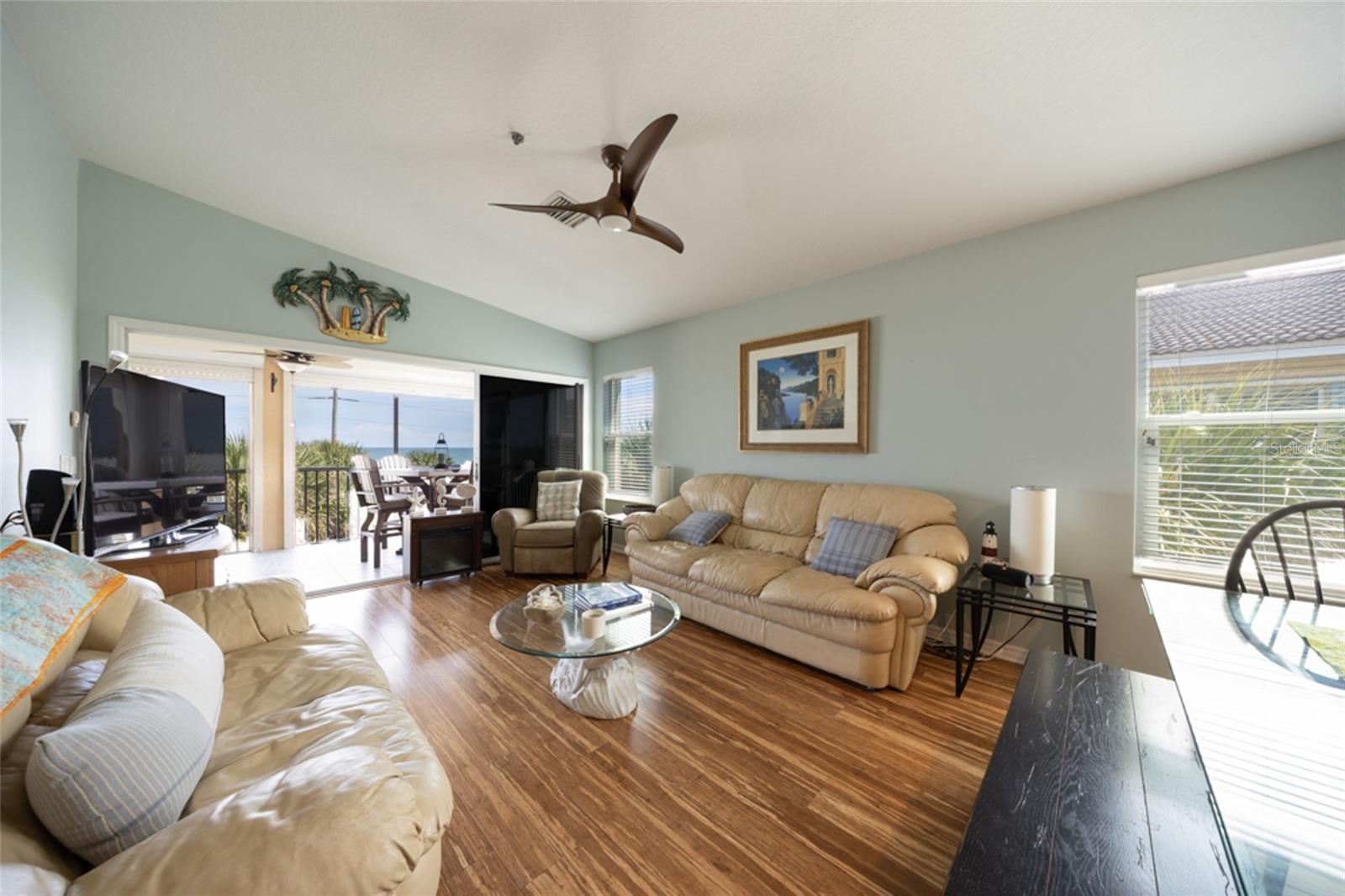 Large High Ceiling Livingroom
