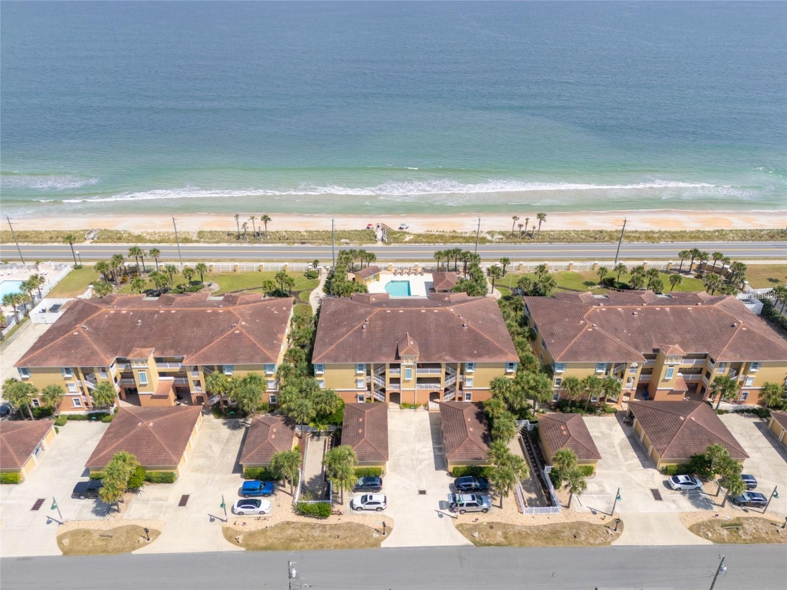 CONDO MIDDLE BUILDING TOP RIGHT CORNER