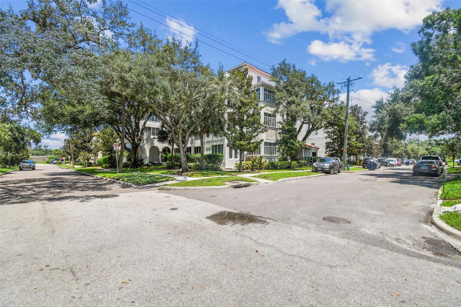Corner view of Seybold Flats - Horatio and Oregon.
