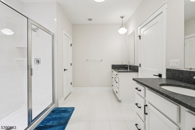 En suite bath