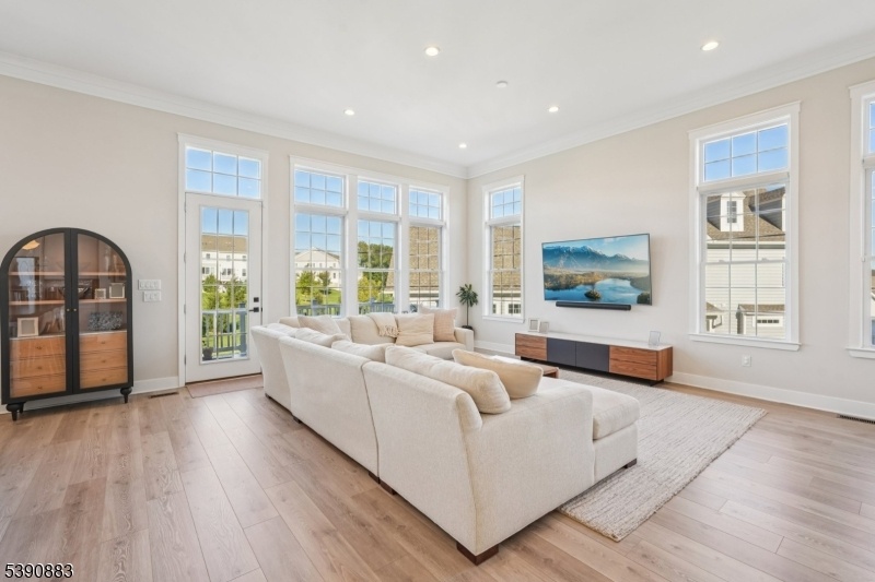 Gorgeous windows/ auto blinds