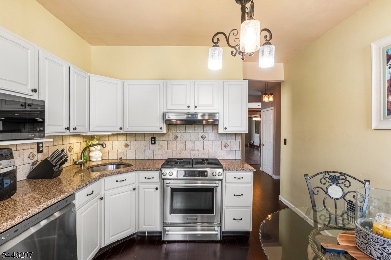Eat In Kitchen