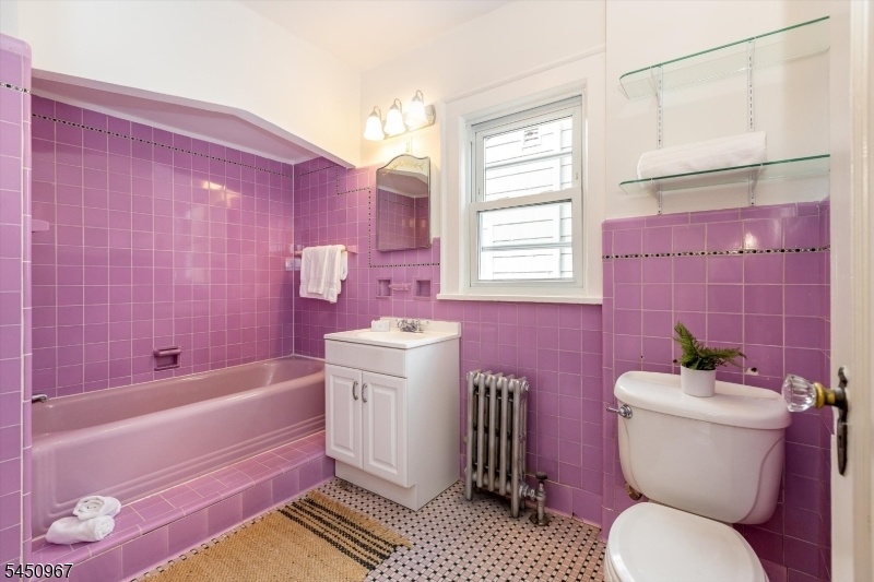 Bathroom / Second Floor
