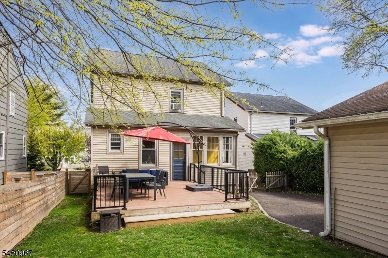 Deck / Outdoor Space