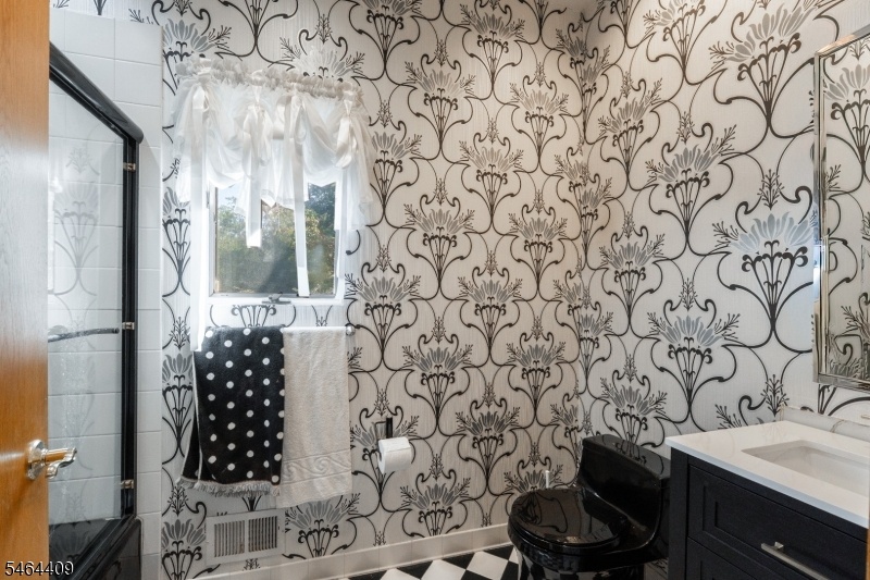 Bath in Au Pair Suite