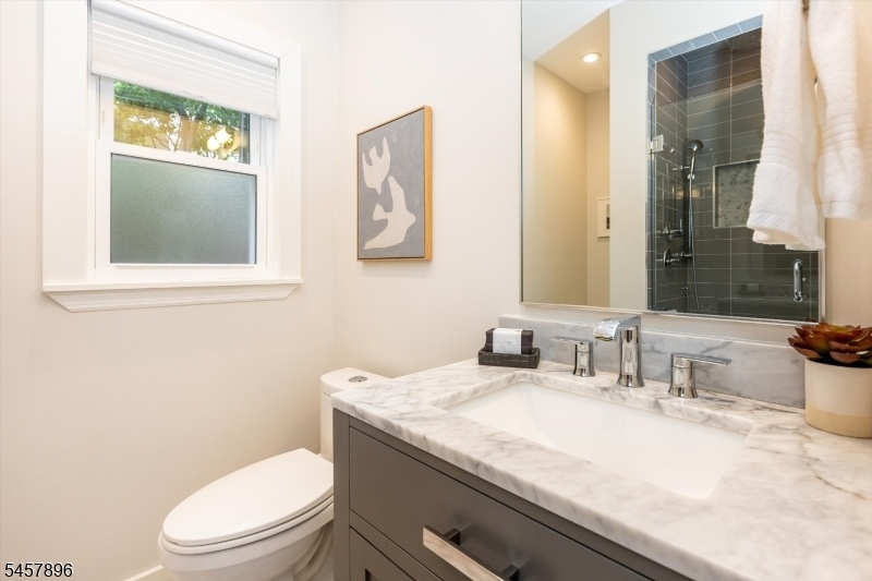 Bathroom / First Floor