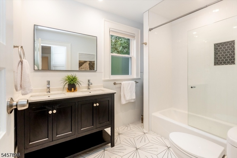 Bathroom / Second Floor