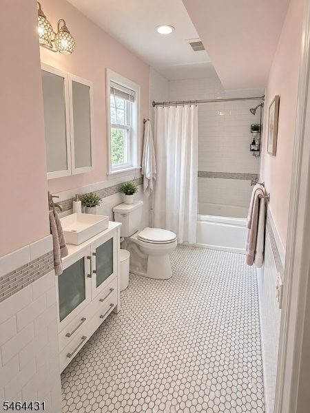 SECOND FLOOR BATHROOM