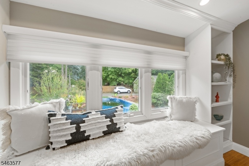 gorgeous build in with seating