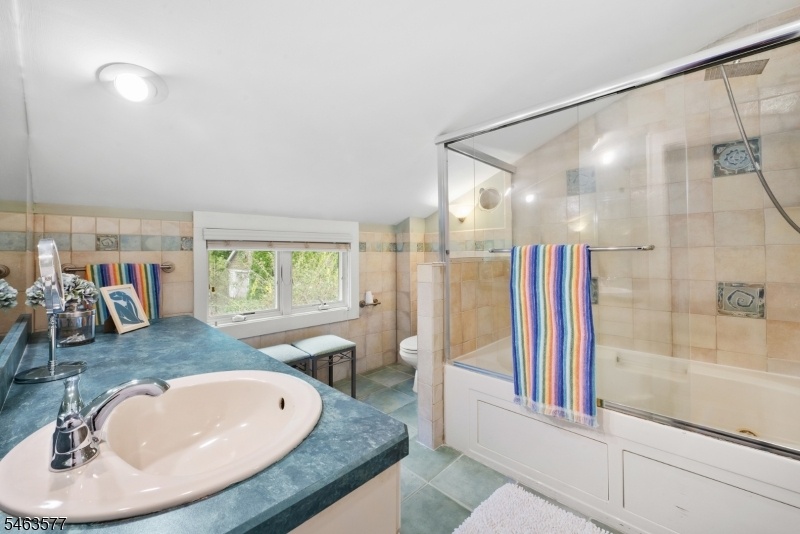 full bath with shower/tub