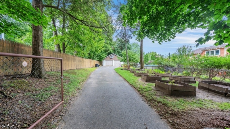 driveway entrance on Floyd Ter