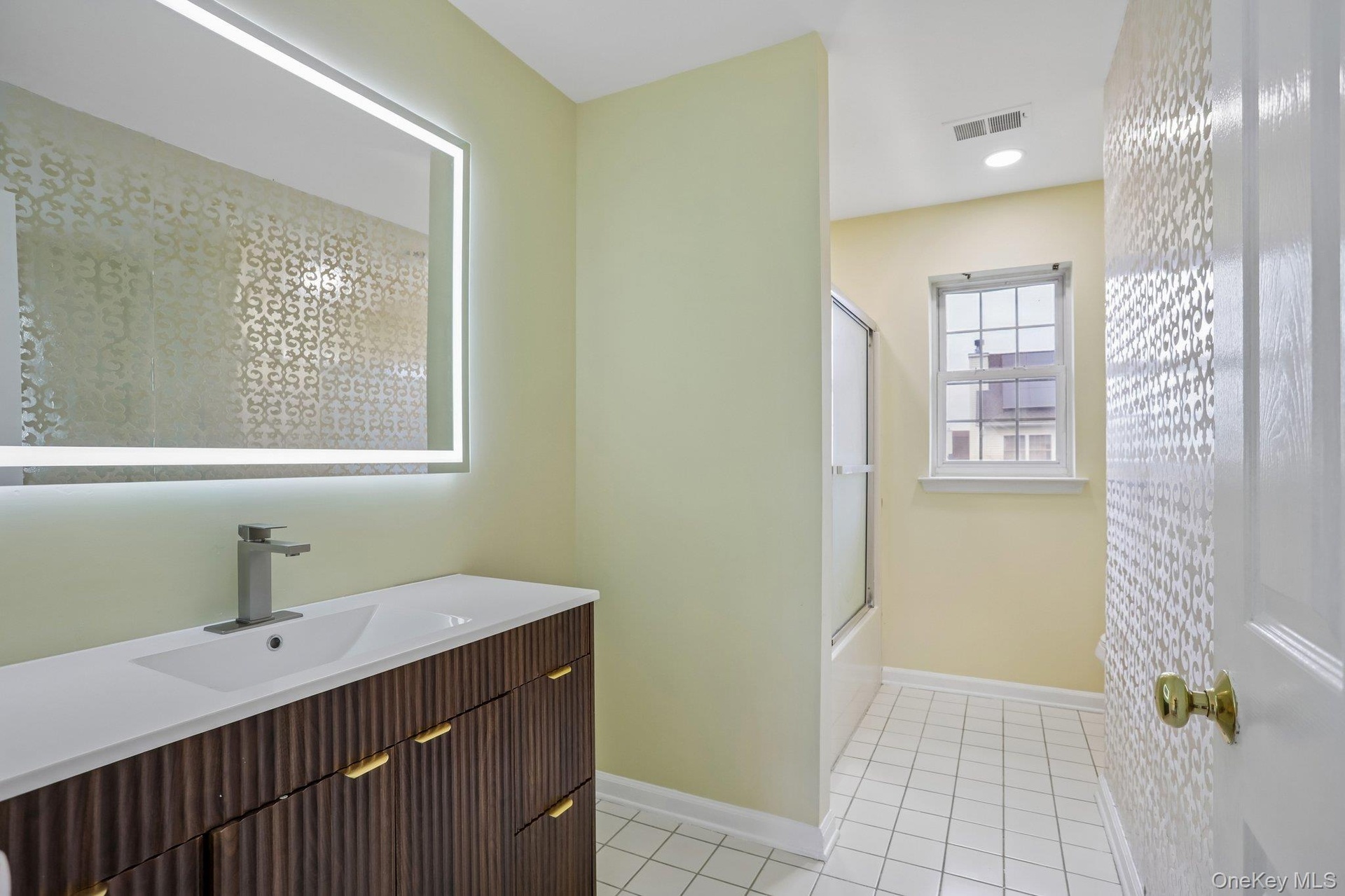 Main bathroom with new sink, mirror and toilet