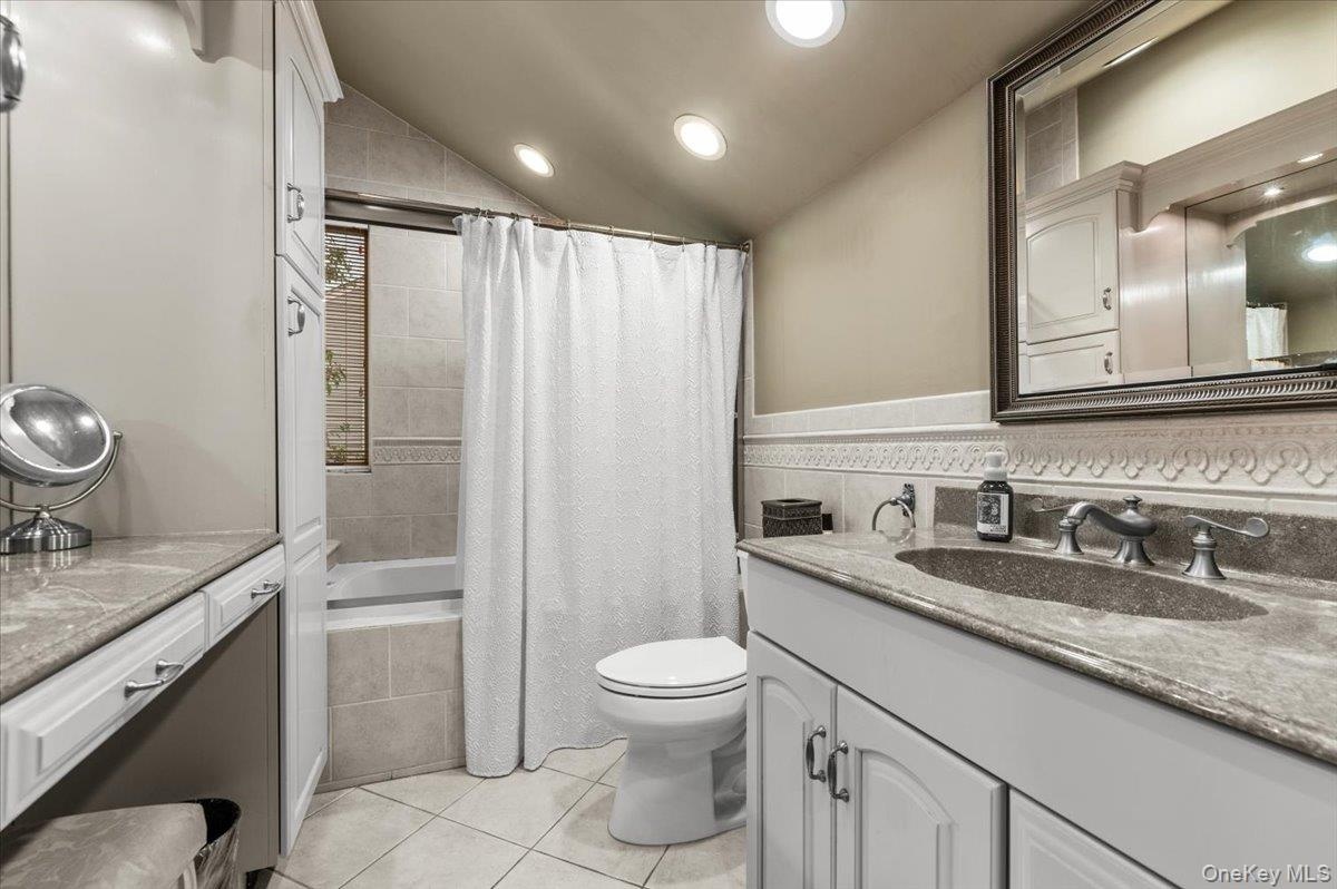 Updated Full Bath