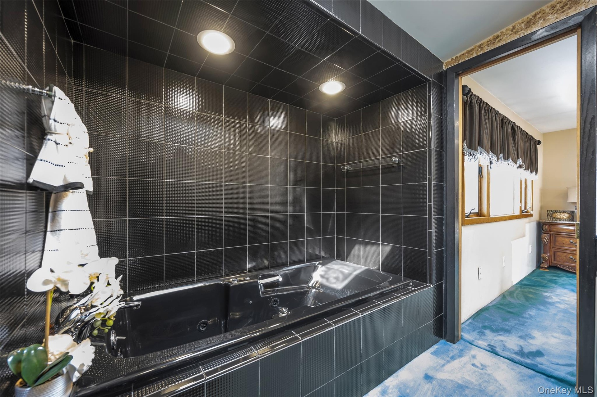 Full bathroom featuring a whirlpool tub
