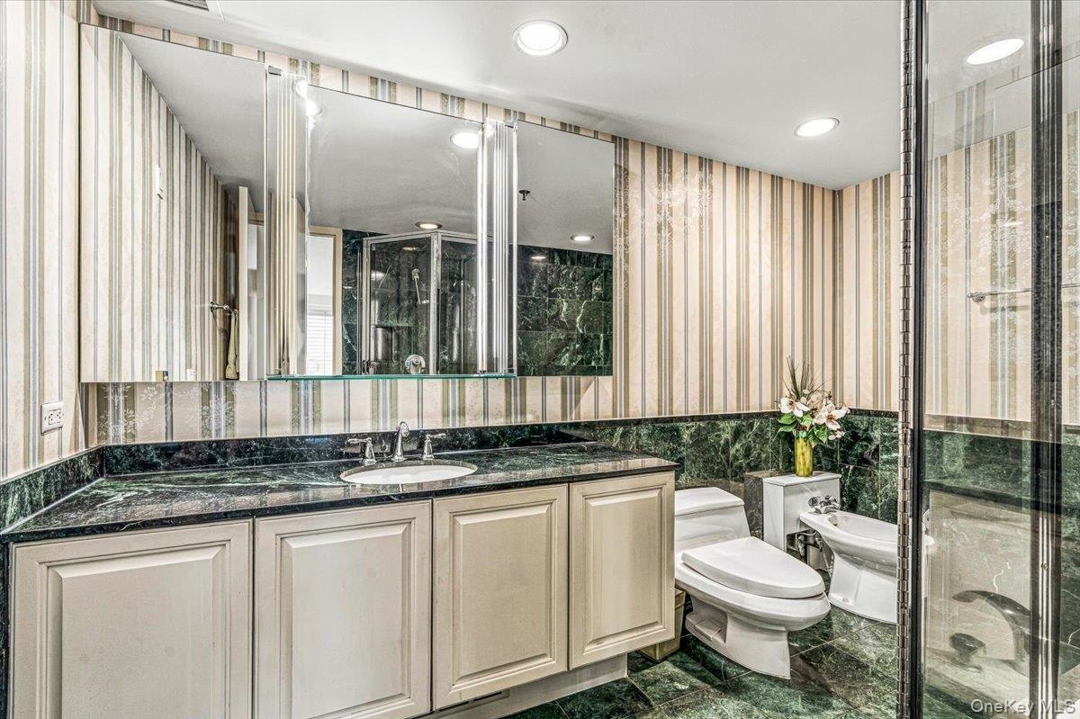 Primary Bathroom En-suite