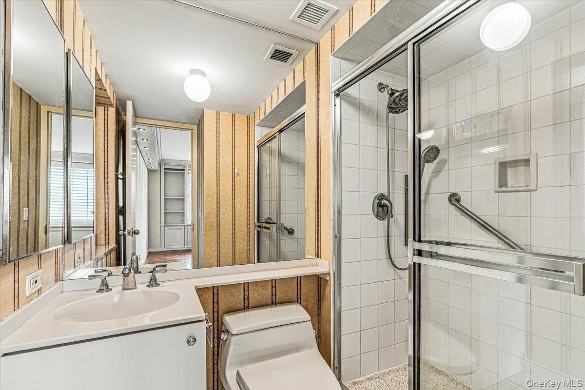 Family/Guest Bedroom En-Suite
